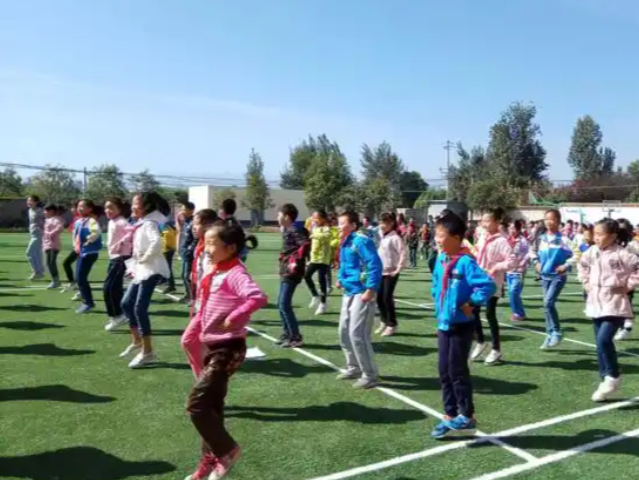 感悟劳动教育的深刻含义数学思想PK赛中家长与选拔出的学生同台竞技